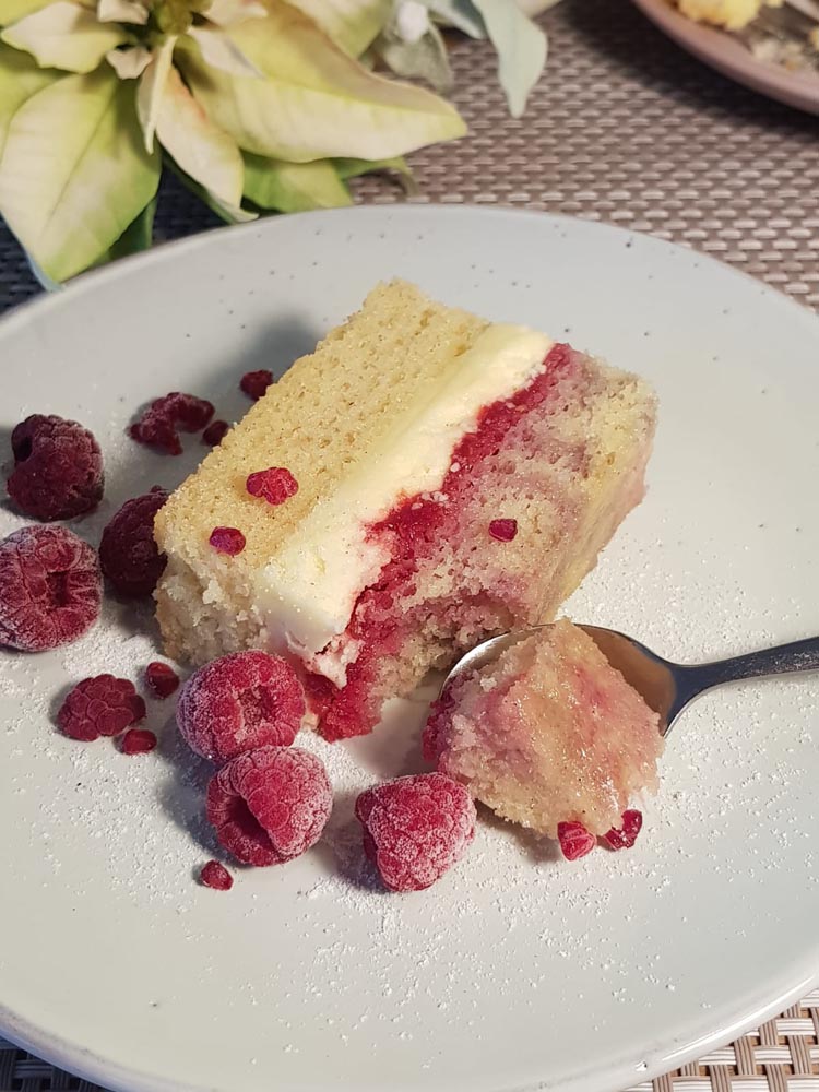 Vanilla Raspberry Cake 
